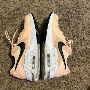 Salmon Nike airmax size 9